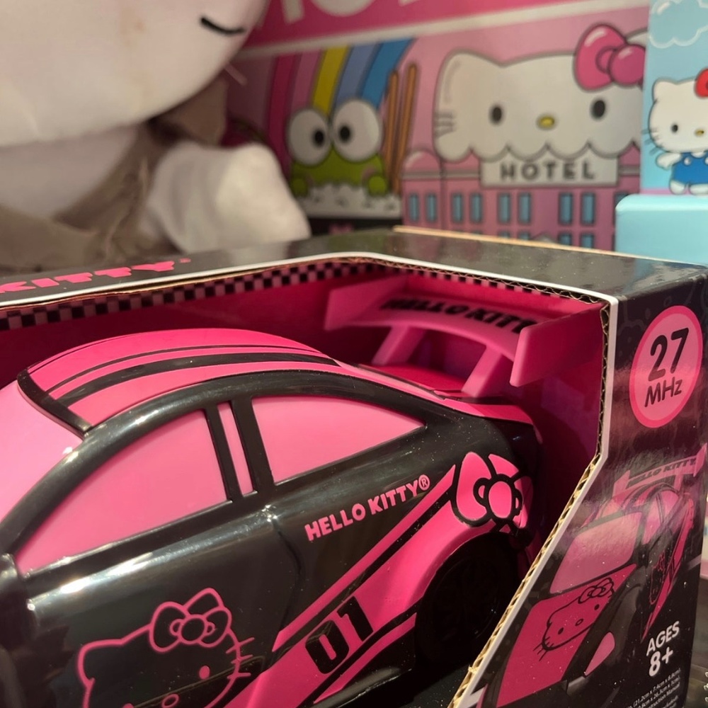 Hello Kitty Remote Control Car - Picture 3 of 4